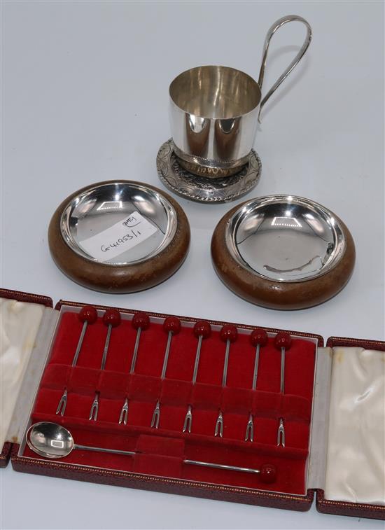 Silver cocktail set, cased silver cup & 3 dishes